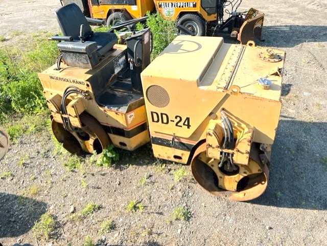 1993 INGERSOLL RAND DD-24 ROLLER