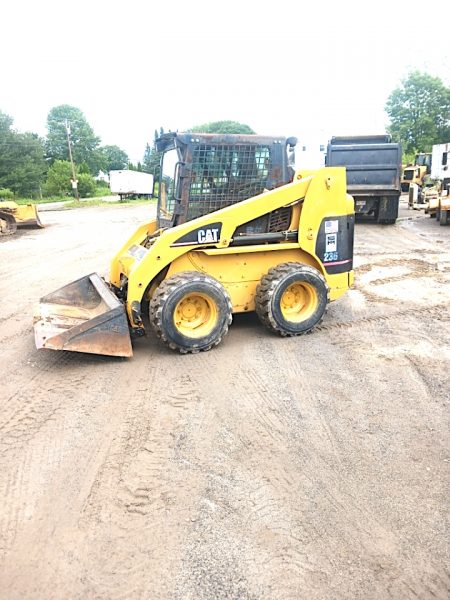 CAT 236 SKID STEER