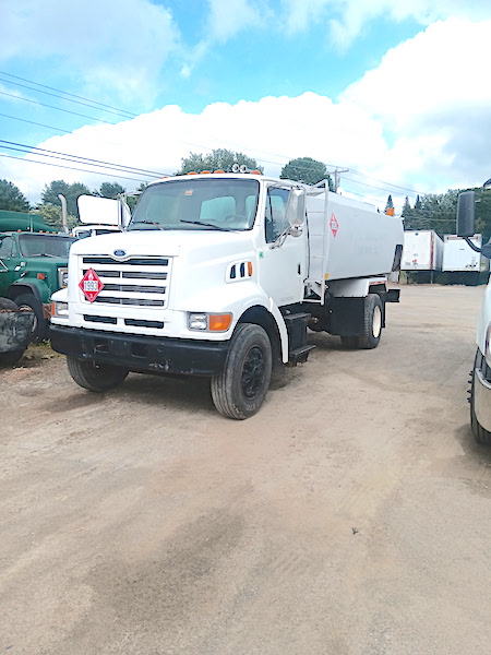 1998 FORD OIL TRUCK