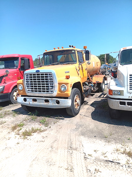 1987 FORD L8000 WATER TRUCK